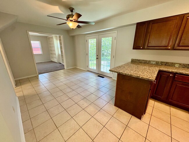 Building Photo - 2911 Tallow Ln