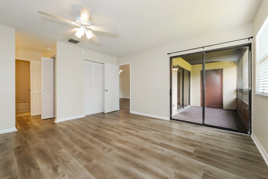 Building Photo - 304 Lakeview Dr E