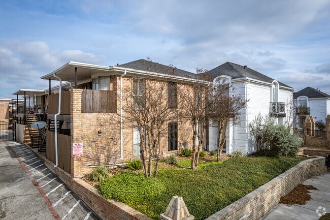 Building Photo - Meyerland on Braeswood