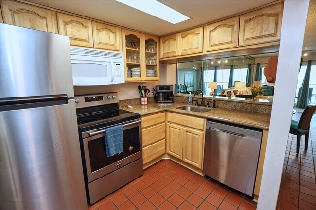 Building Photo - 7310 Seawall Blvd