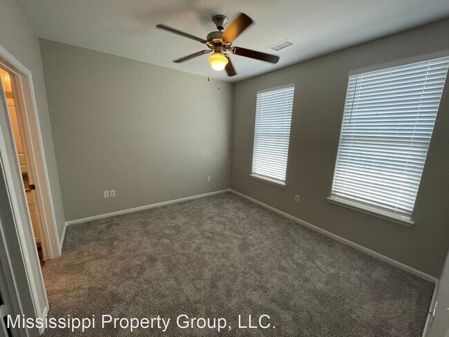 Building Photo - 3 br, 3 bath House - 222 Town Center Drive