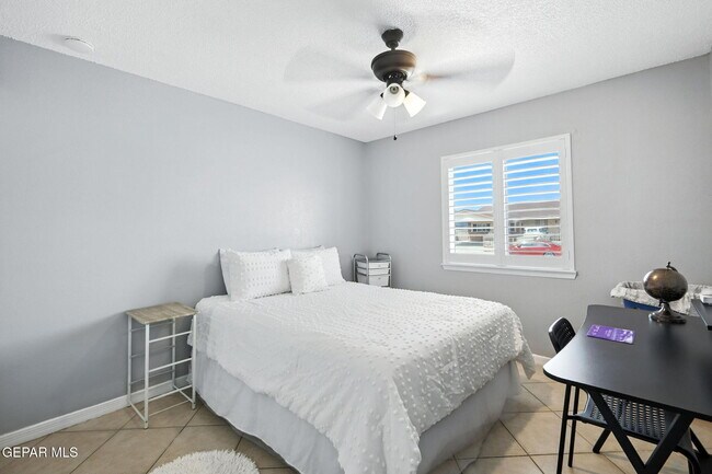 Building Photo - 329 Sereno Dr