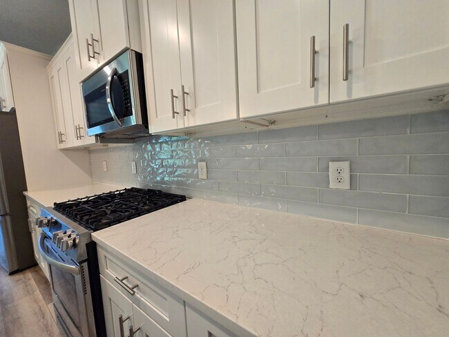 Building Photo - Beautiful 3-Bedroom, 2.5 Bath Home in Desi...