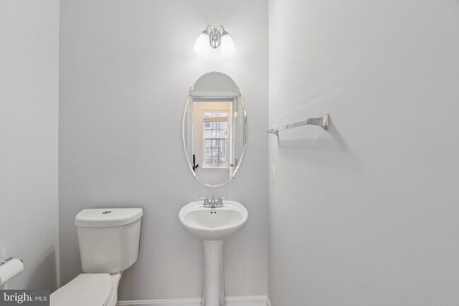 Building Photo - 5611 Hartfield Ave