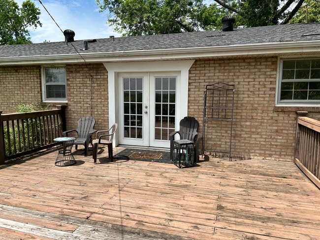 Building Photo - 229 Riverside Dr