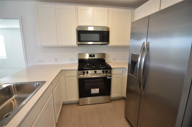 Building Photo - 275 Bugbee