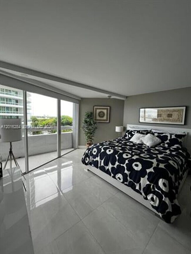 Building Photo - 1627 Brickell Ave