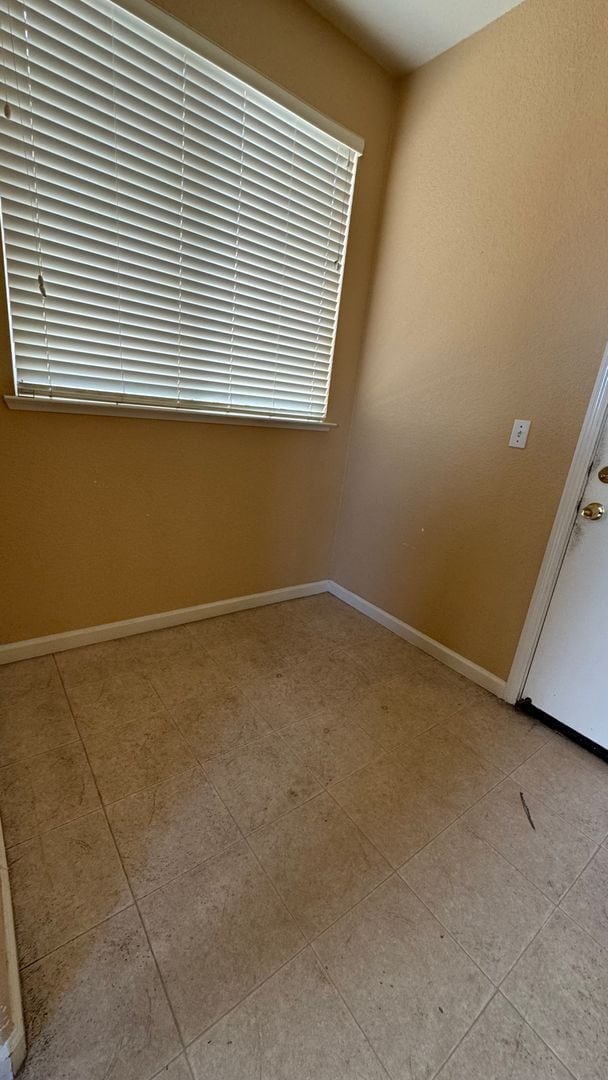 Building Photo - AVAILABLE! OPEN HOUSE Friday 2/26/26 at 5:30-6:30 pm