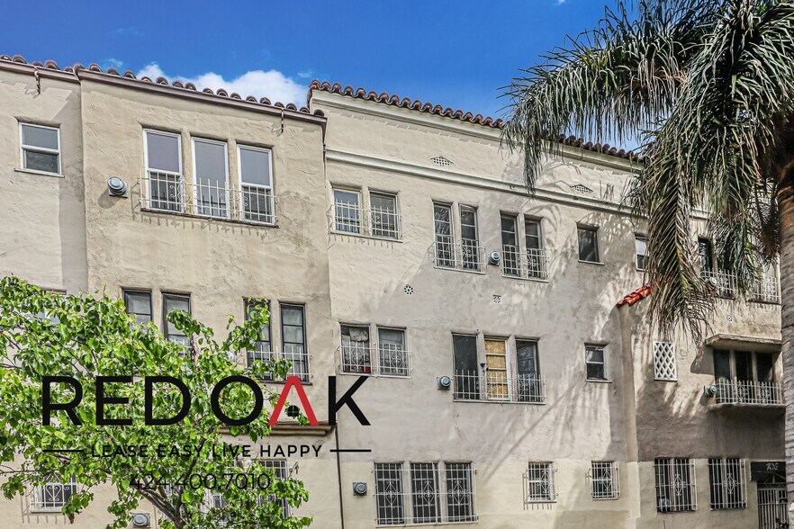 Building Photo - 706 N St Andrews Pl