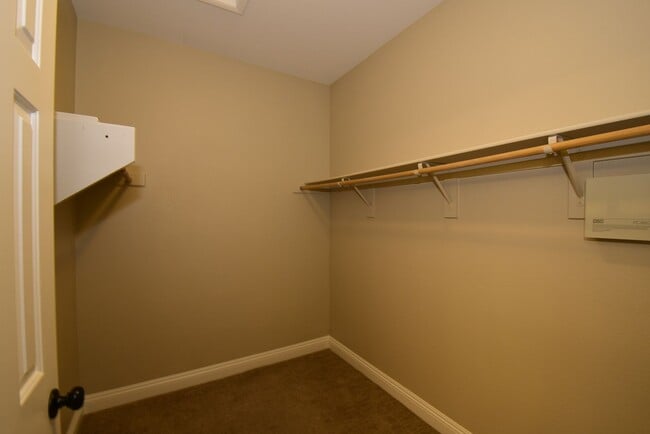 Building Photo - Live In The Heart Of Summerlin 2 Bed 2 Bat...