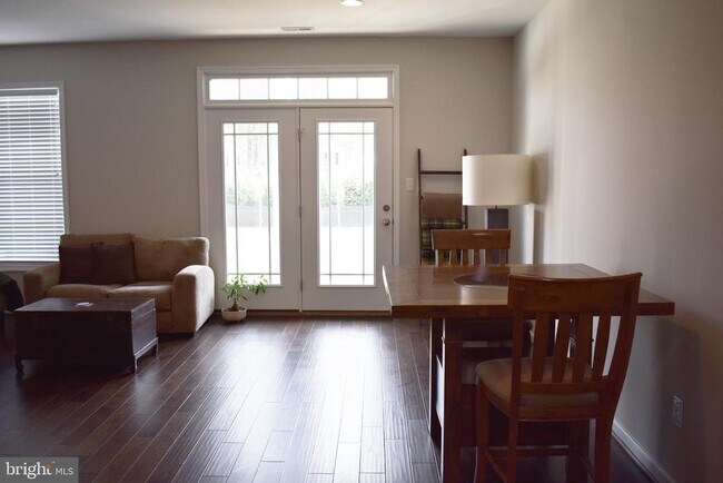 Building Photo - 11443 Hayloft Ln