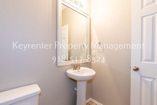Building Photo - 3 Bed | 2.5 Bath in Broken Arrow!