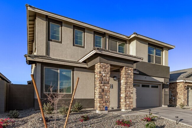 Building Photo - BEAUTIFUL 5 bedroom plus loft!