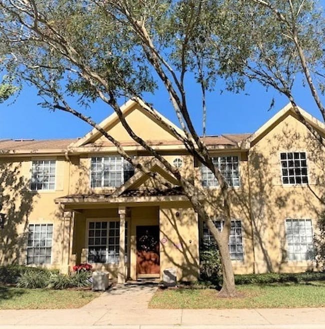 Building Photo - 823 Grand Regency Pointe