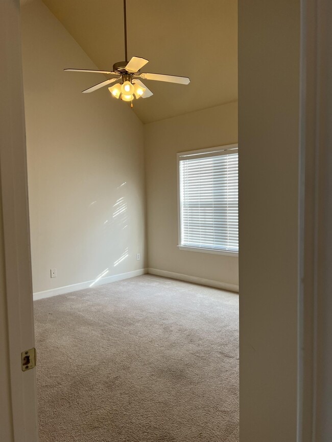 Building Photo - 2271 Dewey Dr