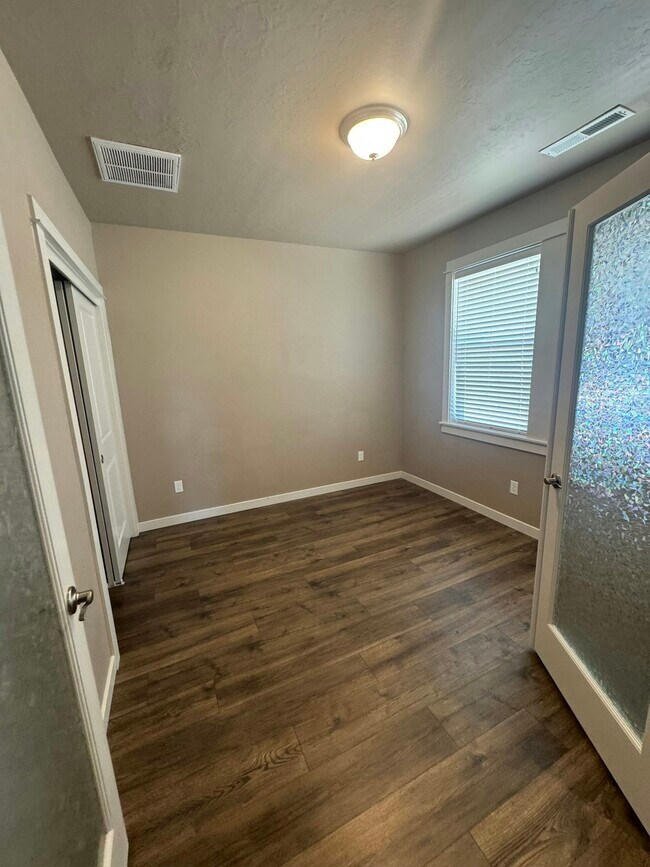 Building Photo - 18551 White Rose Pl
