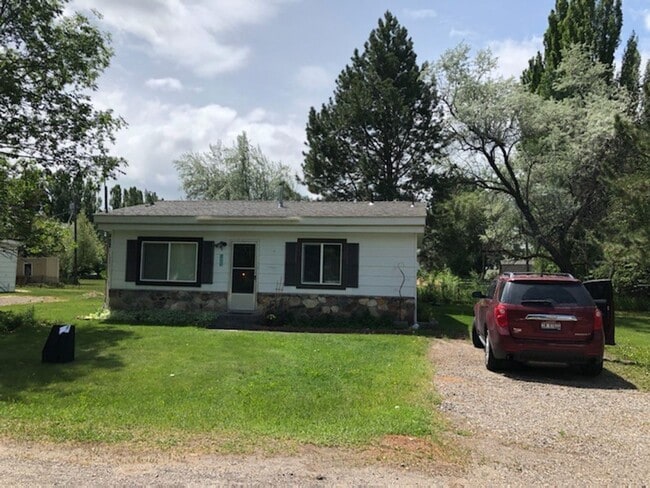 Building Photo - *LEASE TAKEOVER* Charming 1-Bedroom Home – Just 5 Minutes South of Rexburg!