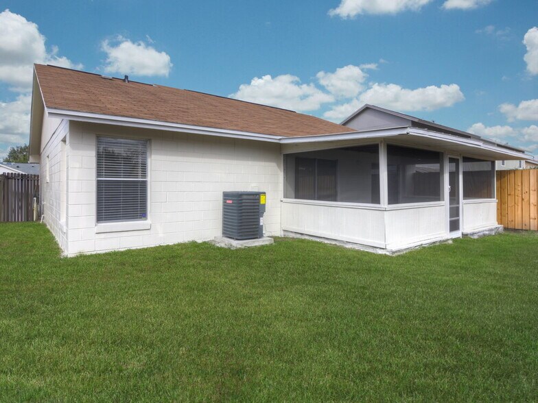 Building Photo - 1247 Holly Springs Cir