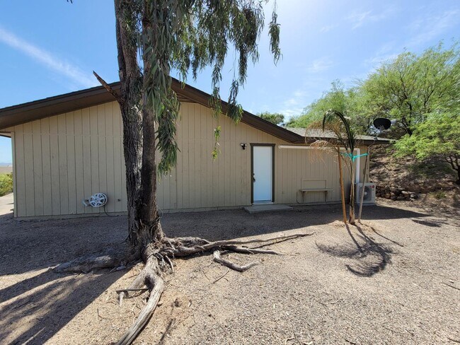 Building Photo - 350 Los Altos Dr