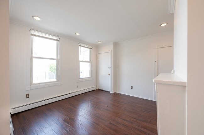 Building Photo - 48 Ravine Ave