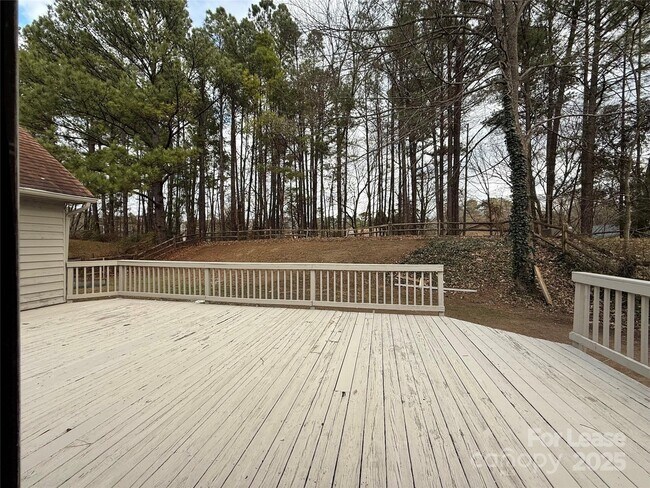 Building Photo - 6924 Long Needles Dr