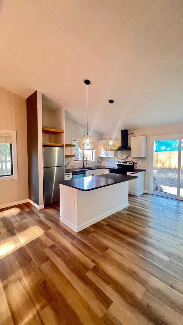 Building Photo - Stylish 2-Bed Carrboro Home with Private Patio