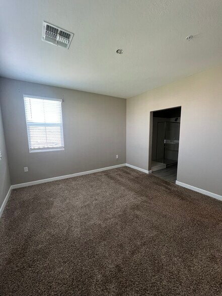 Building Photo - 1255 N Arizona Ave