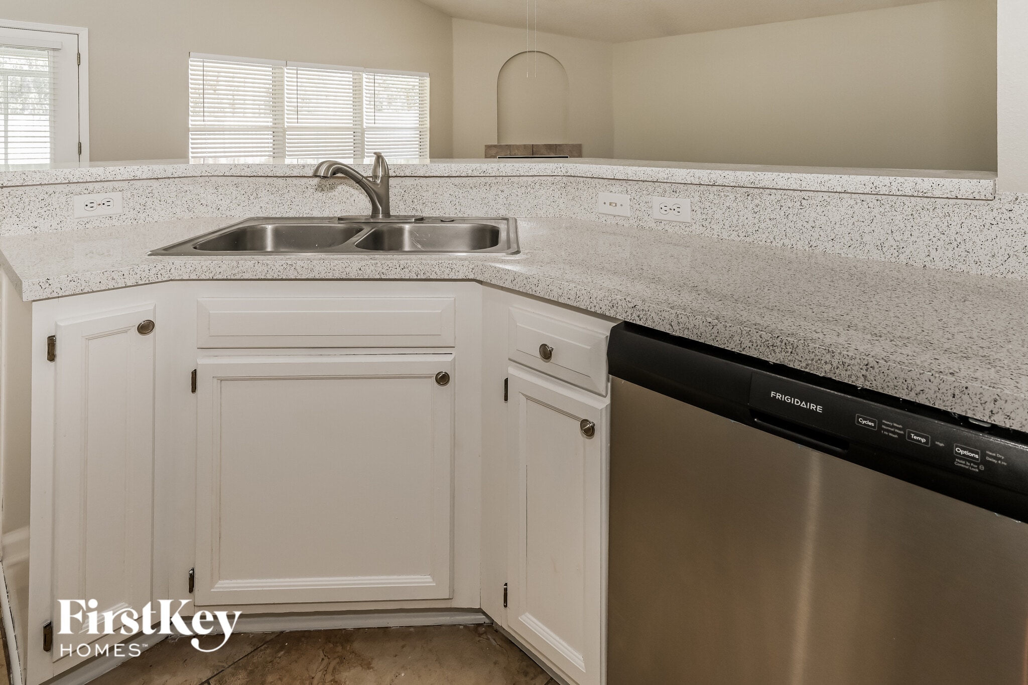 Building Photo - 13071 Chets Creek Dr N