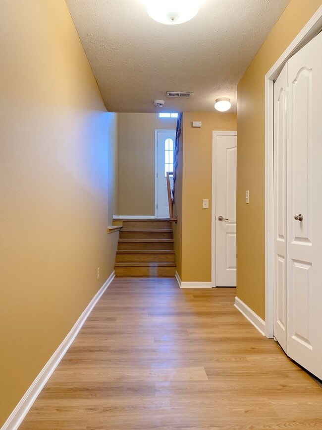 Building Photo - Beautiful 3 bed, 2 bath house at $2095 *PR...
