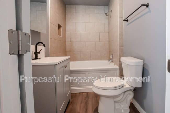 Building Photo - 516 Morrison Ave