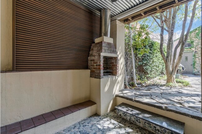 Building Photo - 209.5 4th St