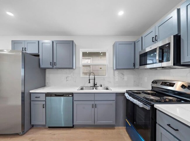 Building Photo - 3524 Hadley St