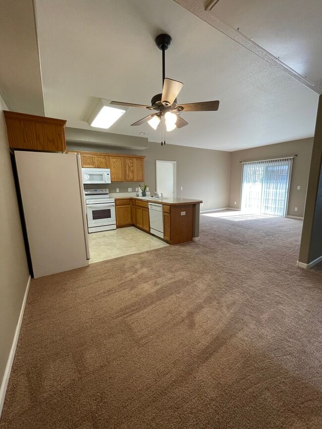 Building Photo - Charming Main Floor Condo in Water Valley