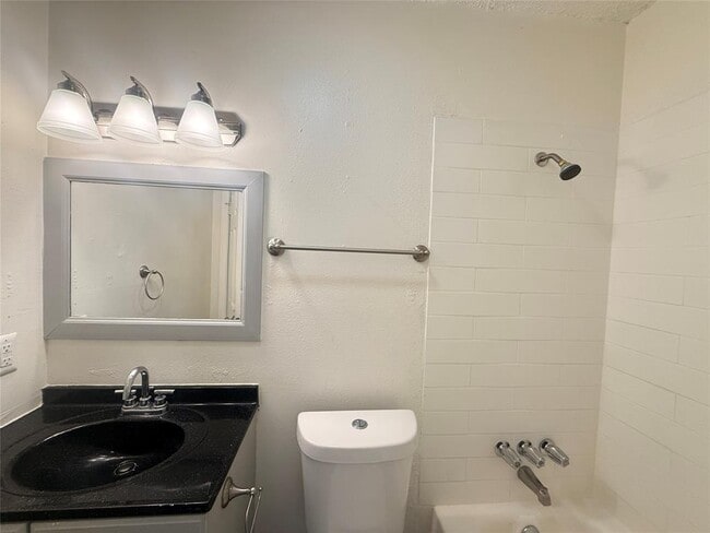 Building Photo - 2607 Ektom Dr