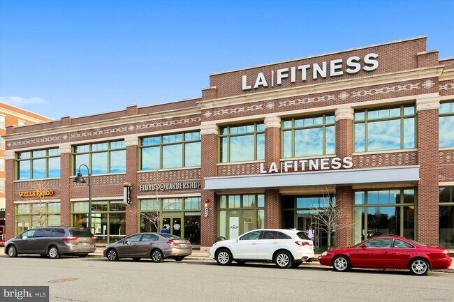 Building Photo - 909 Rockwell Ave