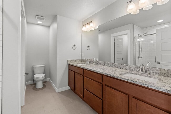 Building Photo - 290 E Chestnut St