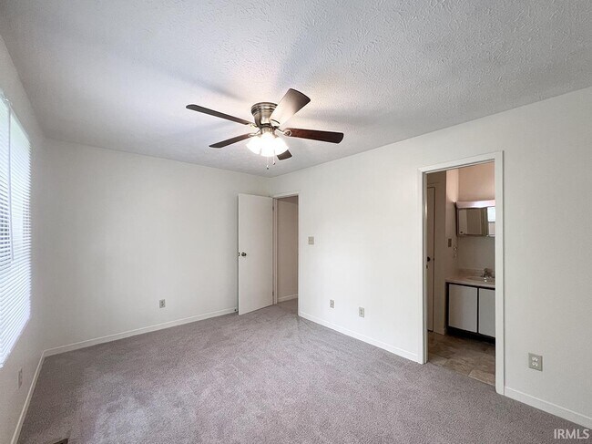 Building Photo - 513 E Graham Pl