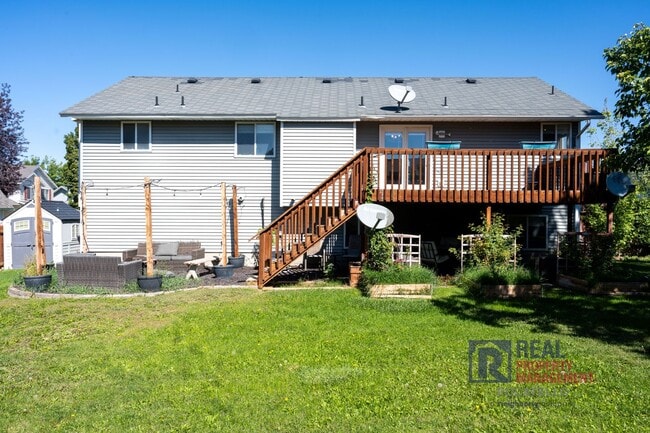 Building Photo - Beautiful 4 Bedroom Single Family Home For...