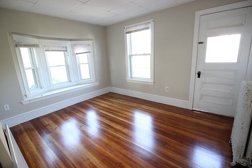 Building Photo - 14 Dow St