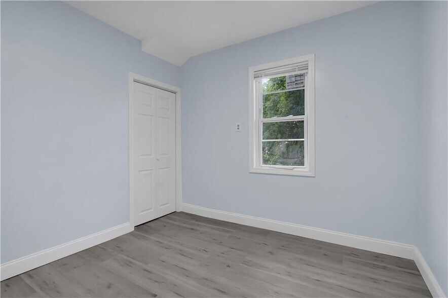 Building Photo - 458 High St