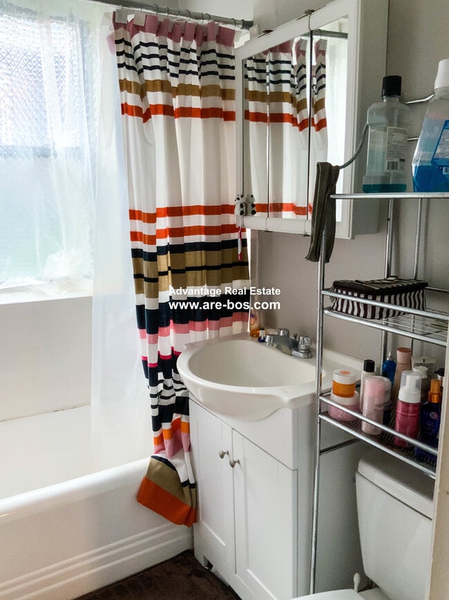 Building Photo - 19 Lanark Rd