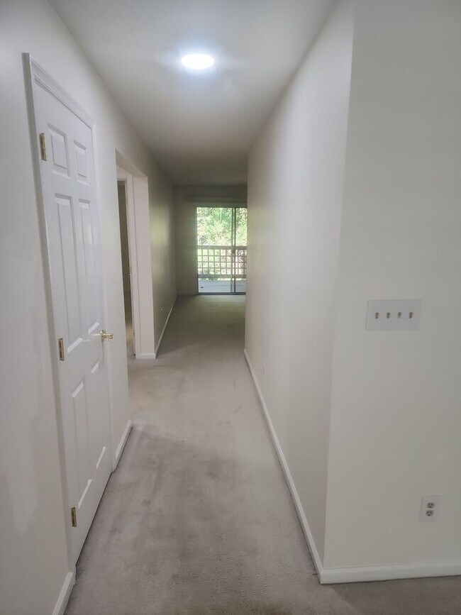 Building Photo - 4100 Sedgewood Dr
