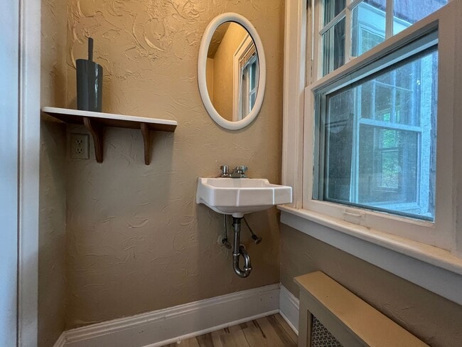 Building Photo - 2425 Demington Dr