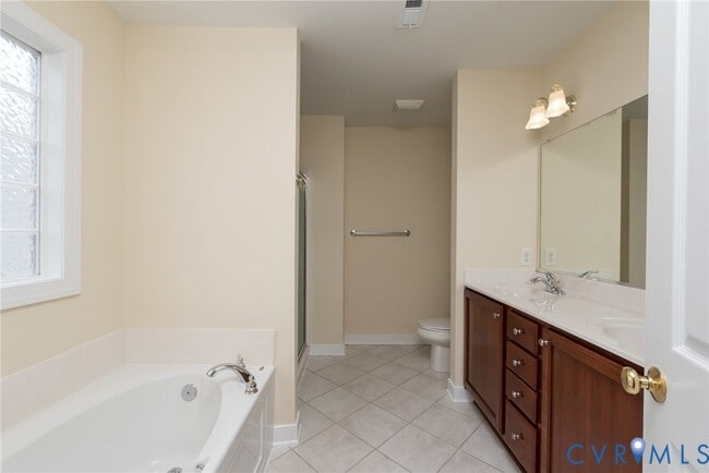Building Photo - 11412 Pinedale Dr