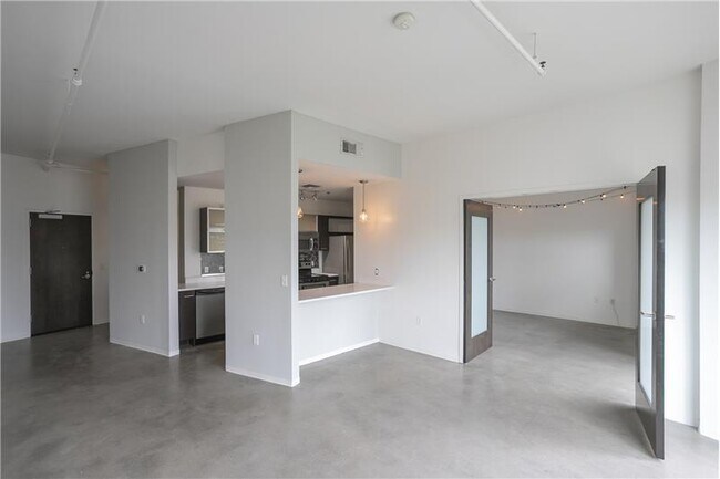 Building Photo - 2115 Yeaman Pl