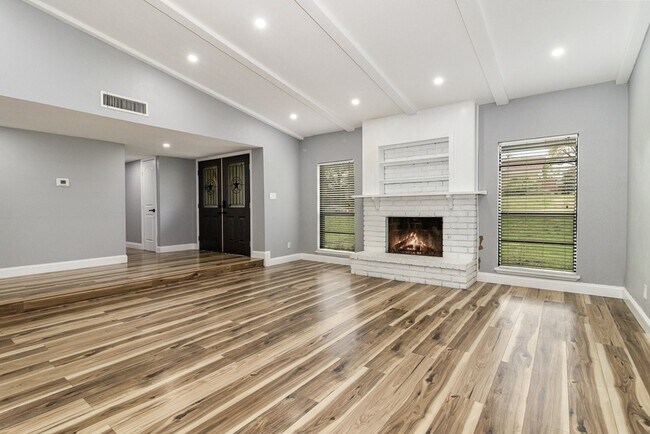 Building Photo - 4716 Roberts Dr