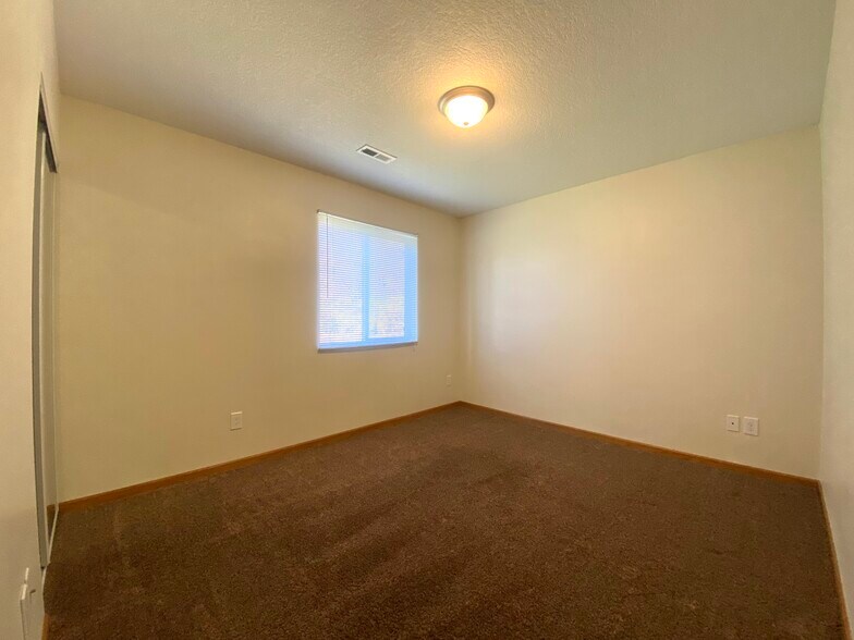 Building Photo - 955 Parker Blvd