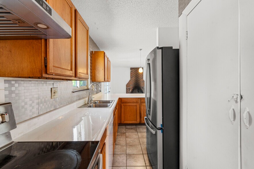 Building Photo - 5916 Wolf Creek Pl