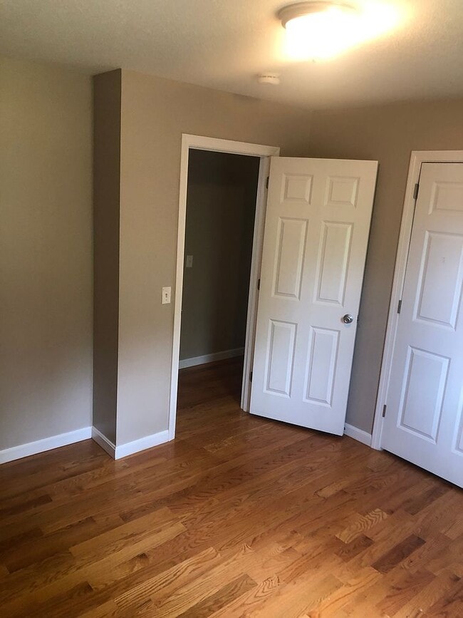 Building Photo - 33 Barrison St