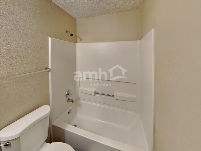 Building Photo - 9307 Sunlit Pt